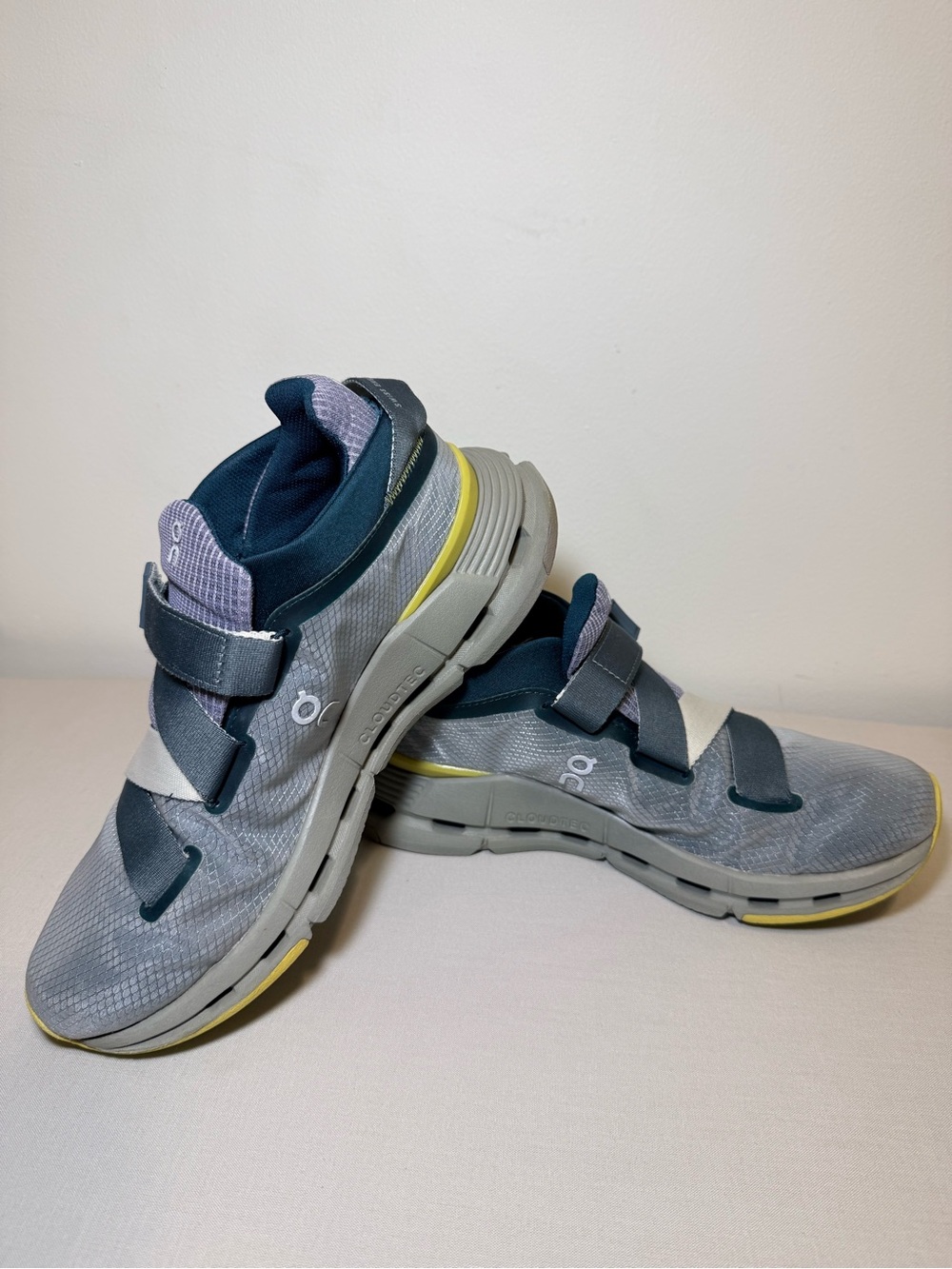 On Running Cloudnova Wrap Shoes Womens Size 8. Gray Sneakers Active 26.99176
